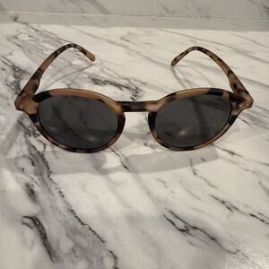 Izipizi Sun Round Adult Sunglasses Tortoise Read